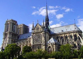 notre dame de paris guidebook